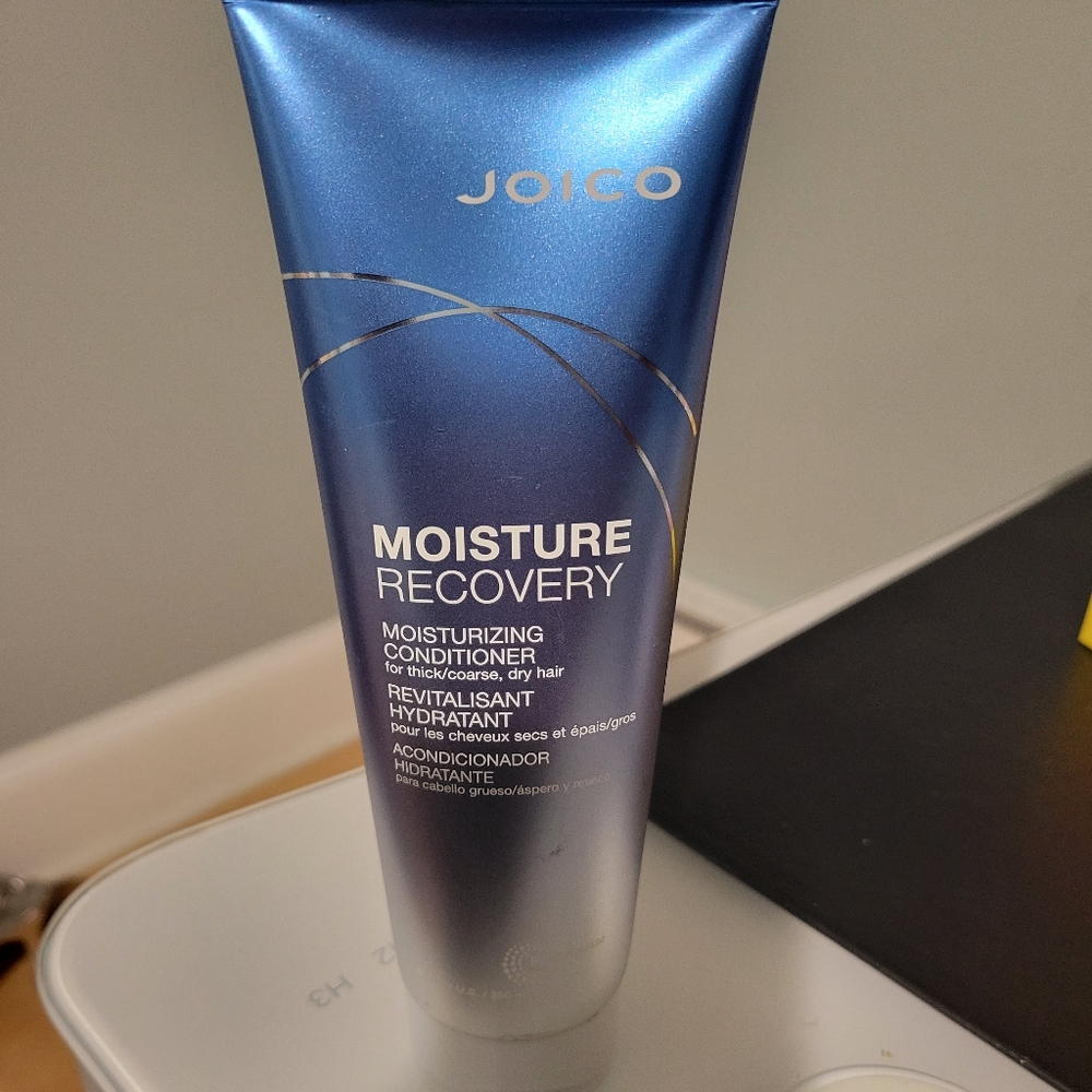 Joico Moisture Recovery Conditioner in Blue and Silver